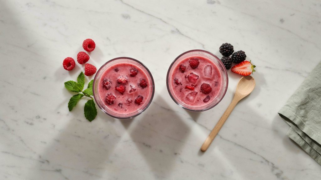 Nutribullet vs Ninja for Frozen Fruit Smoothies: Performance Comparison 1 nutribullet vs ninja for frozen fruit smoothies side by side blender cup comparison